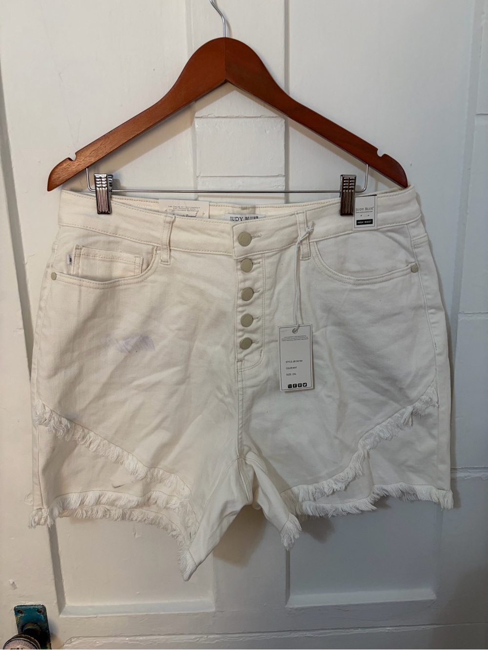 Judy Blue White Fray Crossover
Hem Shorts